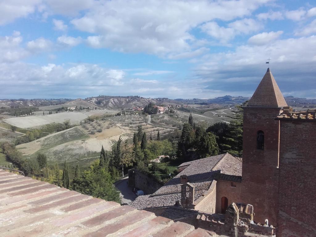 Agriturismo Il Torrione Чертальдо Экстерьер фото
